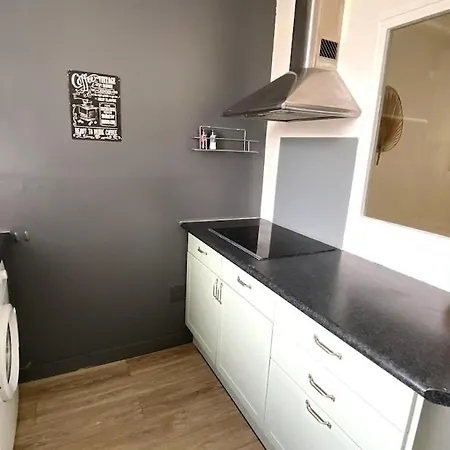 Apartment T2 Ile De Proche Chu Avec Parking *